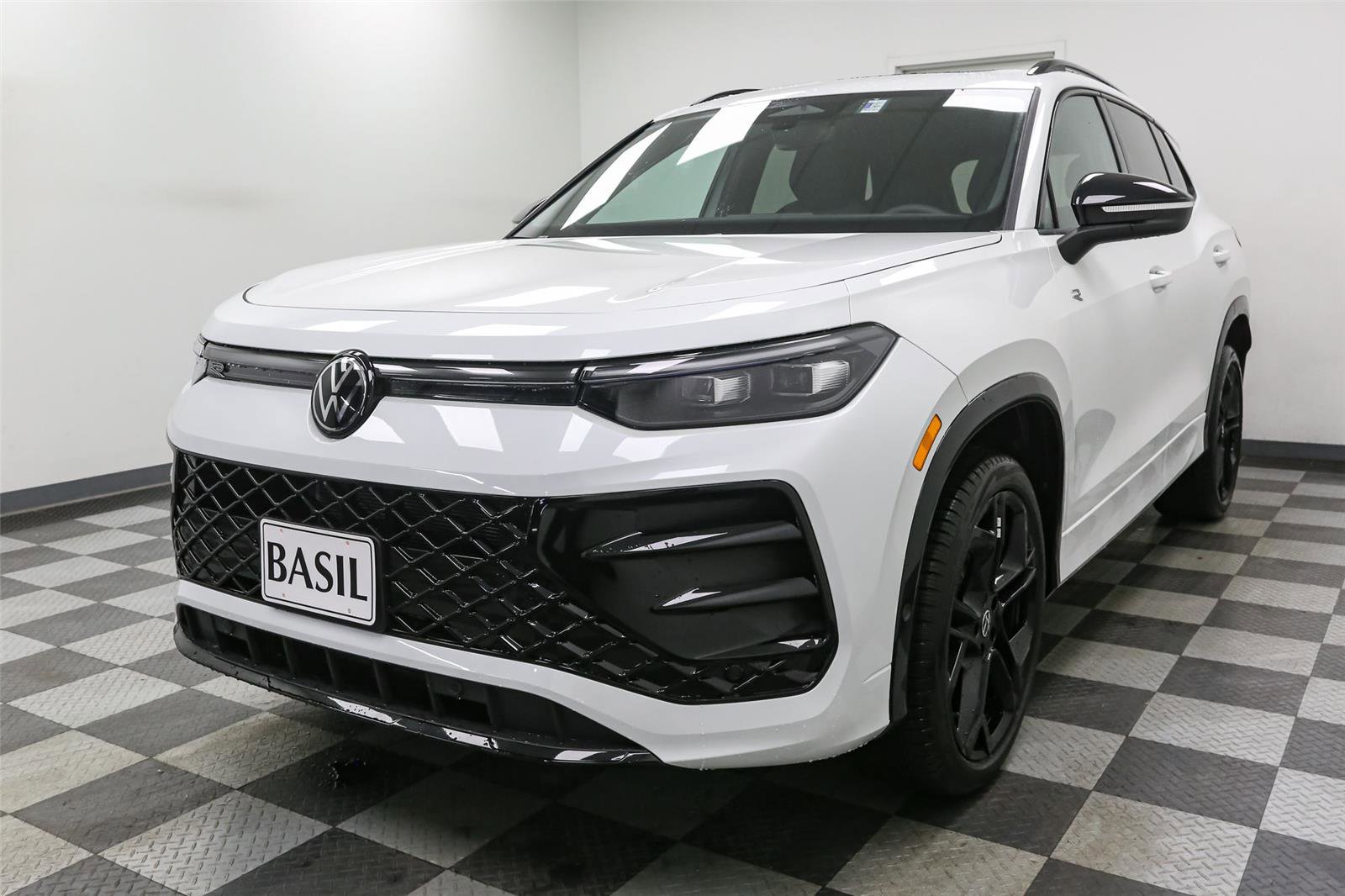 New 2026 Volkswagen Tiguan SE R-Line AWD/4WD image 4