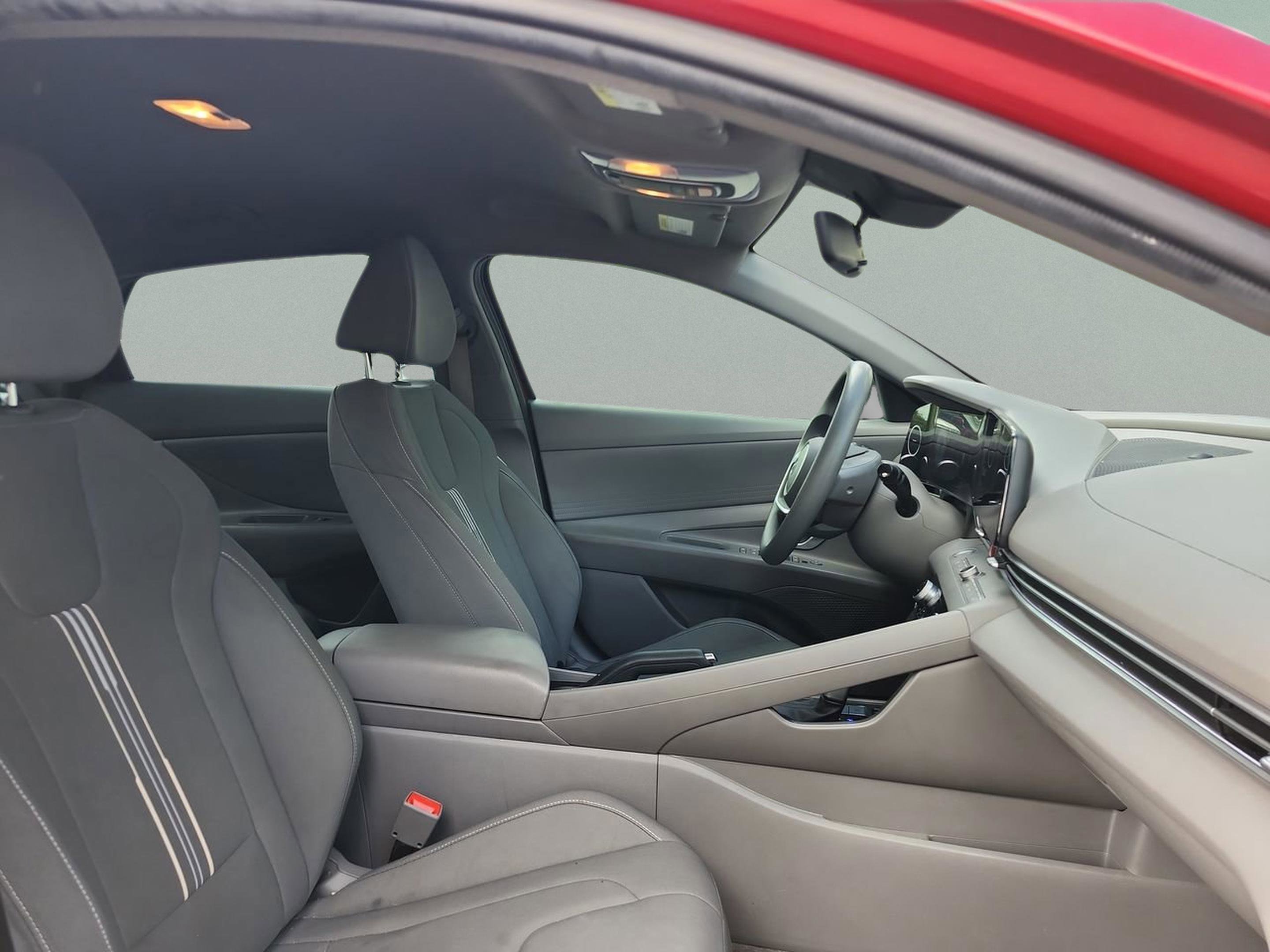 Used 2024 Hyundai Elantra SEL image 18