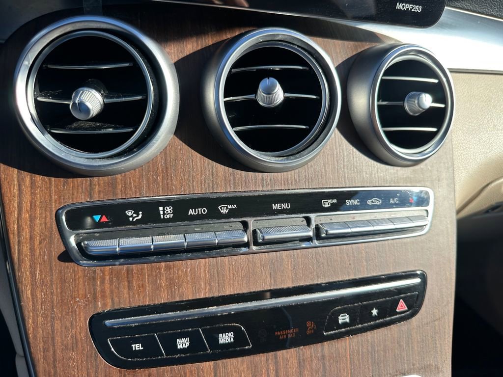 Used 2021 Mercedes-Benz GLC 300 4MATIC w/ Premium Package image 20