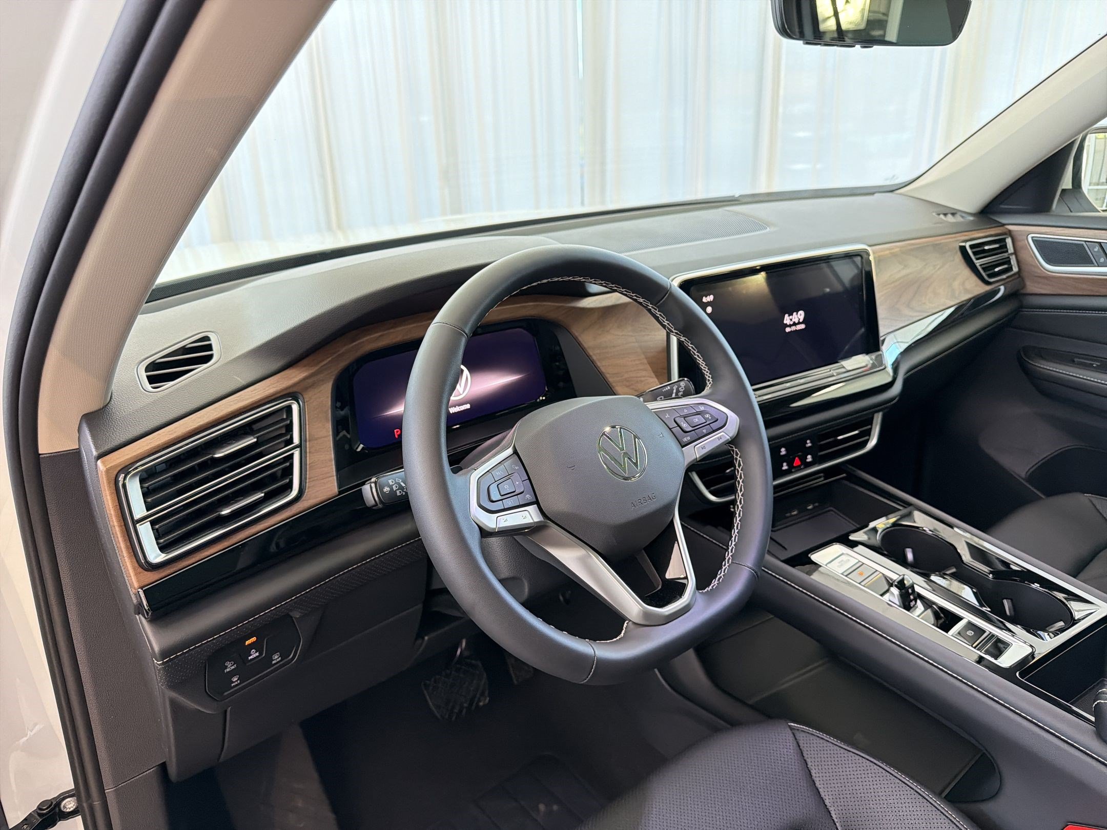 New 2026 Volkswagen Atlas SE FWD image 4