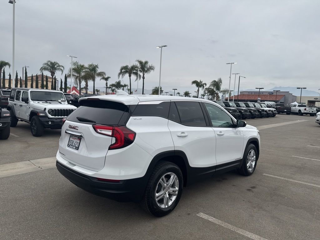 Used 2022 GMC Terrain SLE image 8