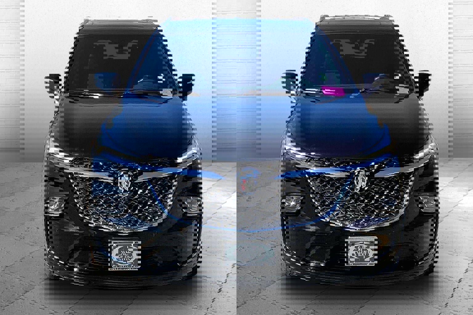 Used 2023 Buick Enclave Avenir image 2