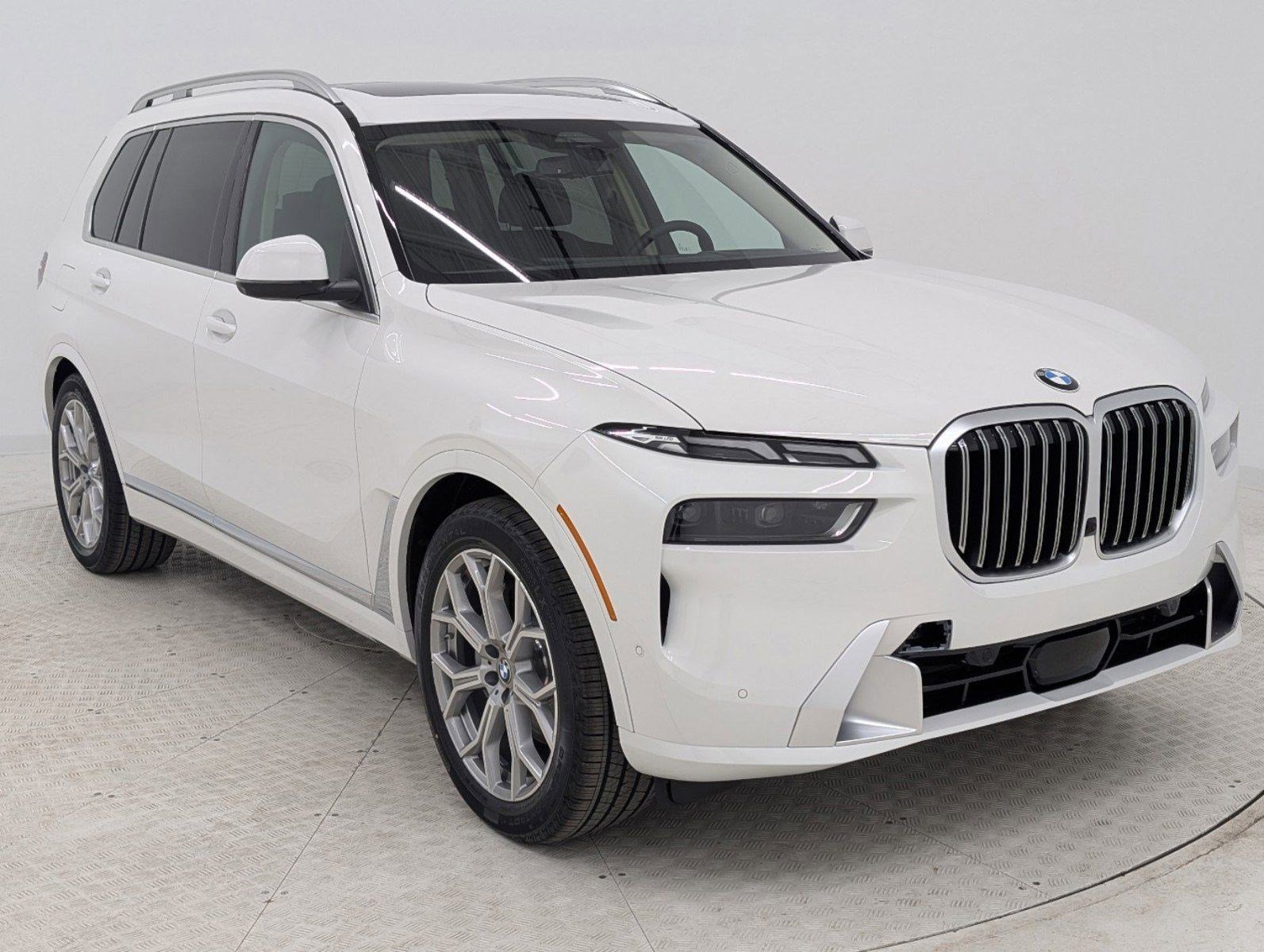 Used 2025 BMW X7 xDrive40i w/ Premium Package image 19