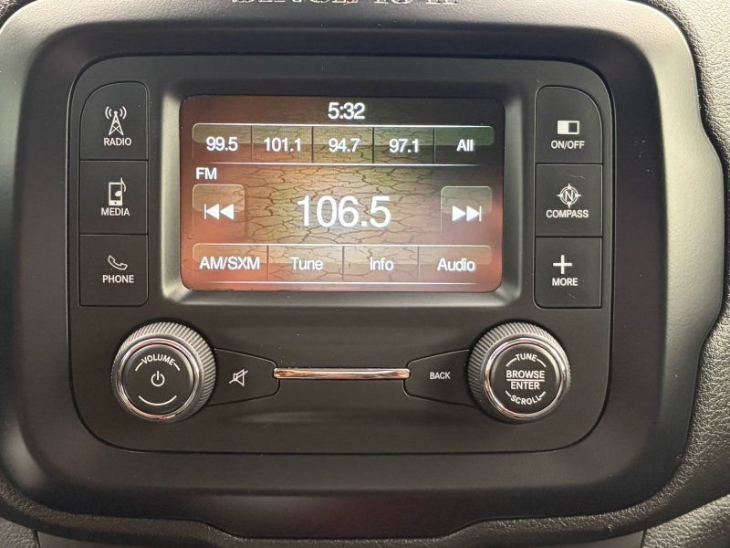 Used 2015 Jeep Renegade Trailhawk AWD/4WD image 11