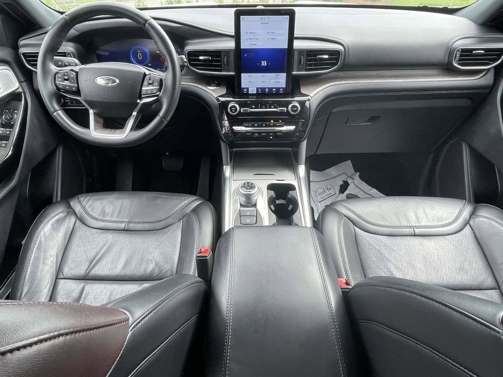 Used 2023 Ford Explorer Platinum w/ Technology Package AWD/4WD image 11