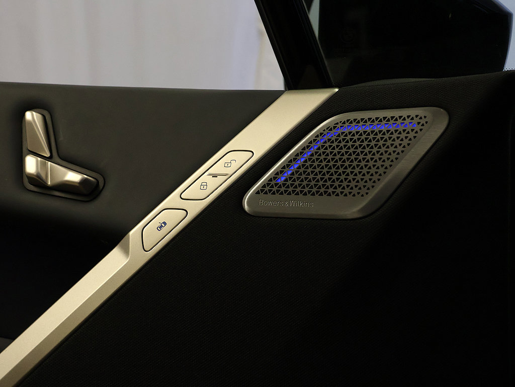 Used 2023 BMW iX M60 image 26