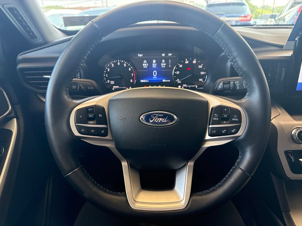 Used 2023 Ford Explorer XLT AWD/4WD image 17