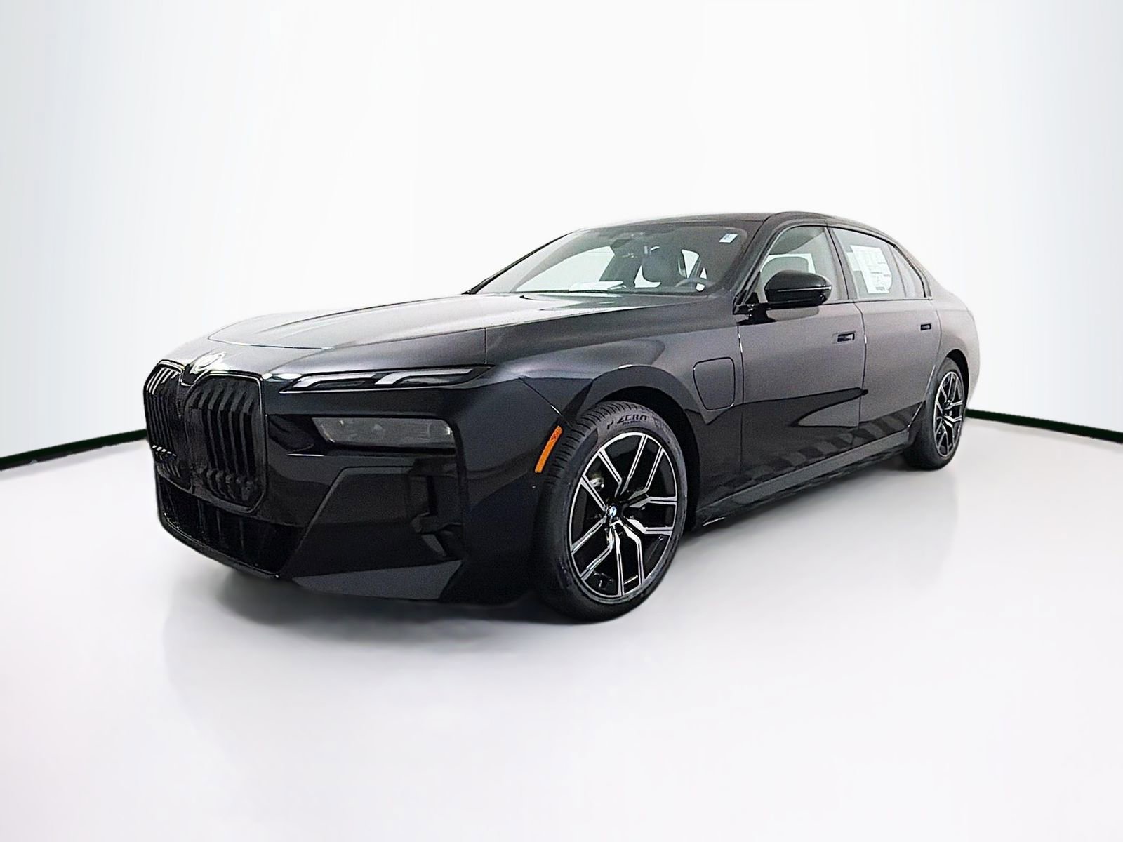 New 2026 BMW 750e xDrive image 3