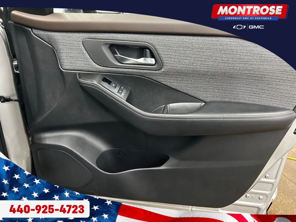 Used 2023 Nissan Rogue SV image 30