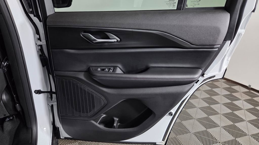 New 2025 Jeep Grand Cherokee Altitude image 31