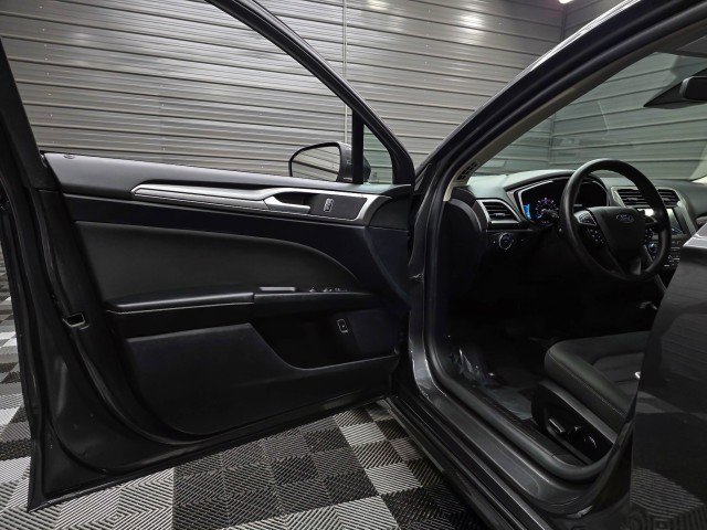 Used 2020 Ford Fusion SE FWD image 30