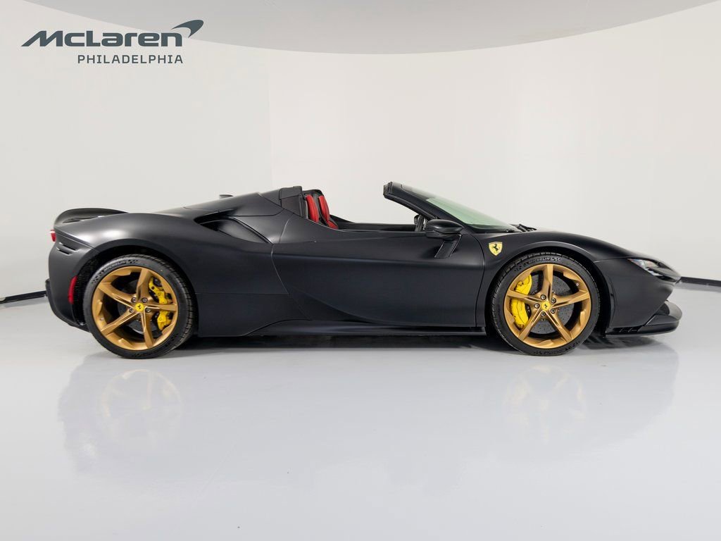 Used 2024 Ferrari SF90 Spider image 5