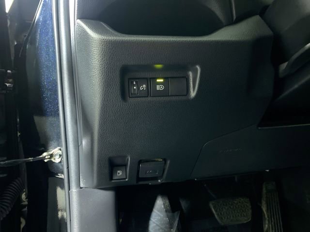 Used 2021 Toyota RAV4 LE image 13