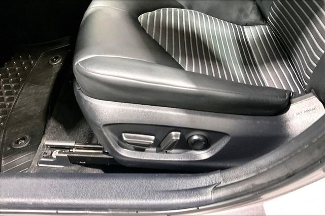 Used 2024 Toyota Camry SE image 19
