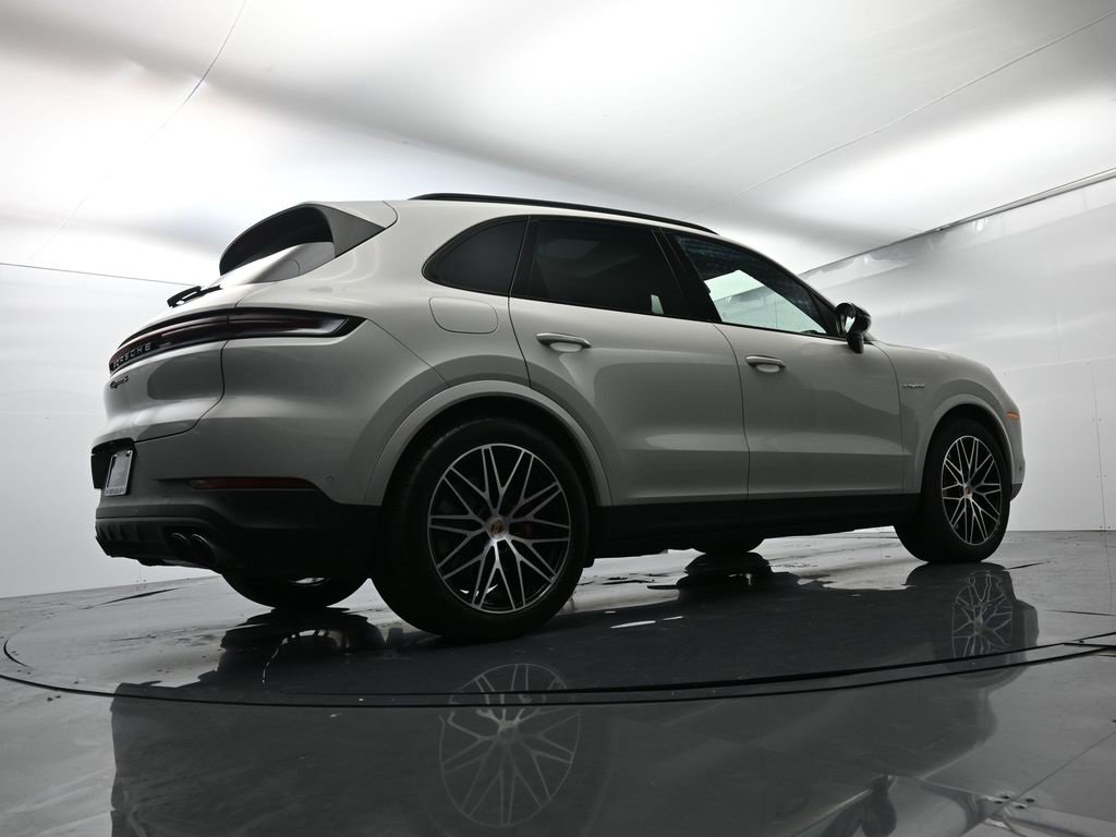 Used 2025 Porsche Cayenne S image 54