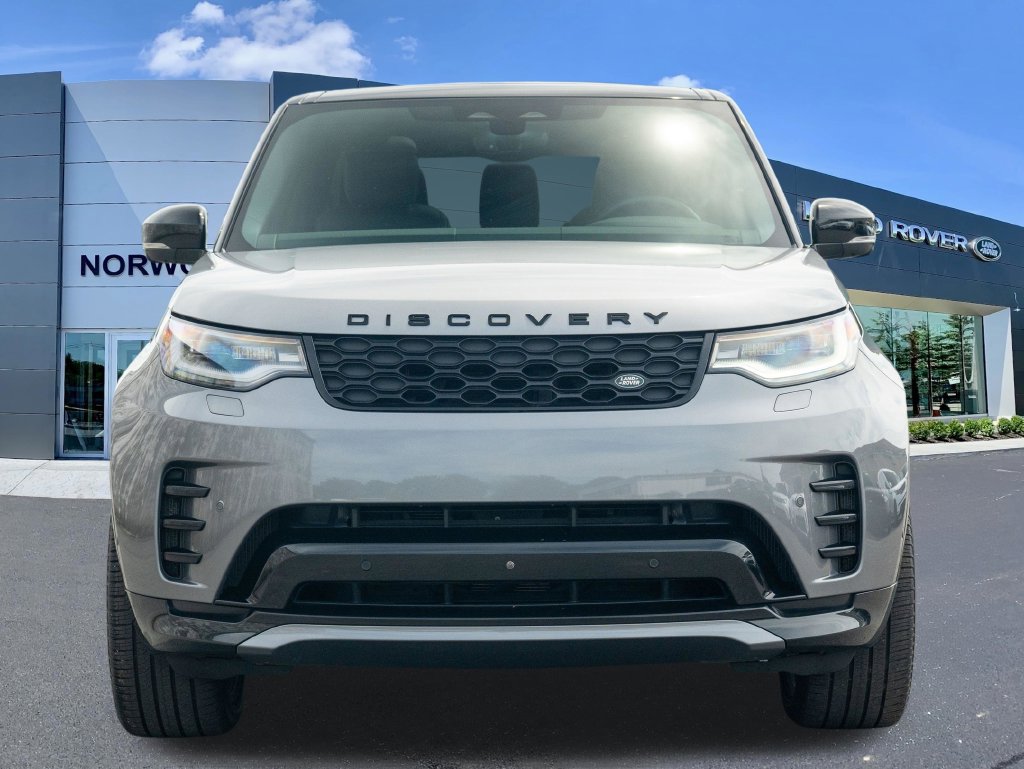 Used 2024 Land Rover Discovery Dynamic SE AWD/4WD image 3