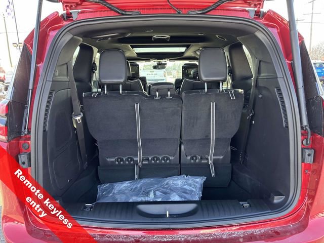 New 2026 Chrysler Pacifica Limited w/ Uconnect Theater Family Group image 42