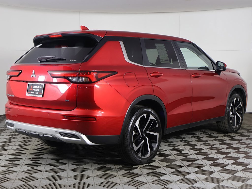 Used 2024 Mitsubishi Outlander SE Black Edition image 11