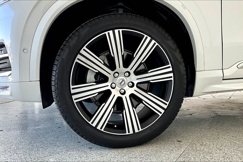 Used 2024 Volvo XC90 B6 Ultimate w/ Lounge Package image 11