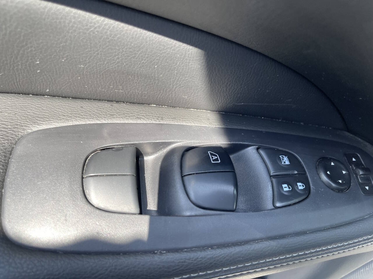 Used 2019 Nissan Pathfinder S AWD/4WD image 13