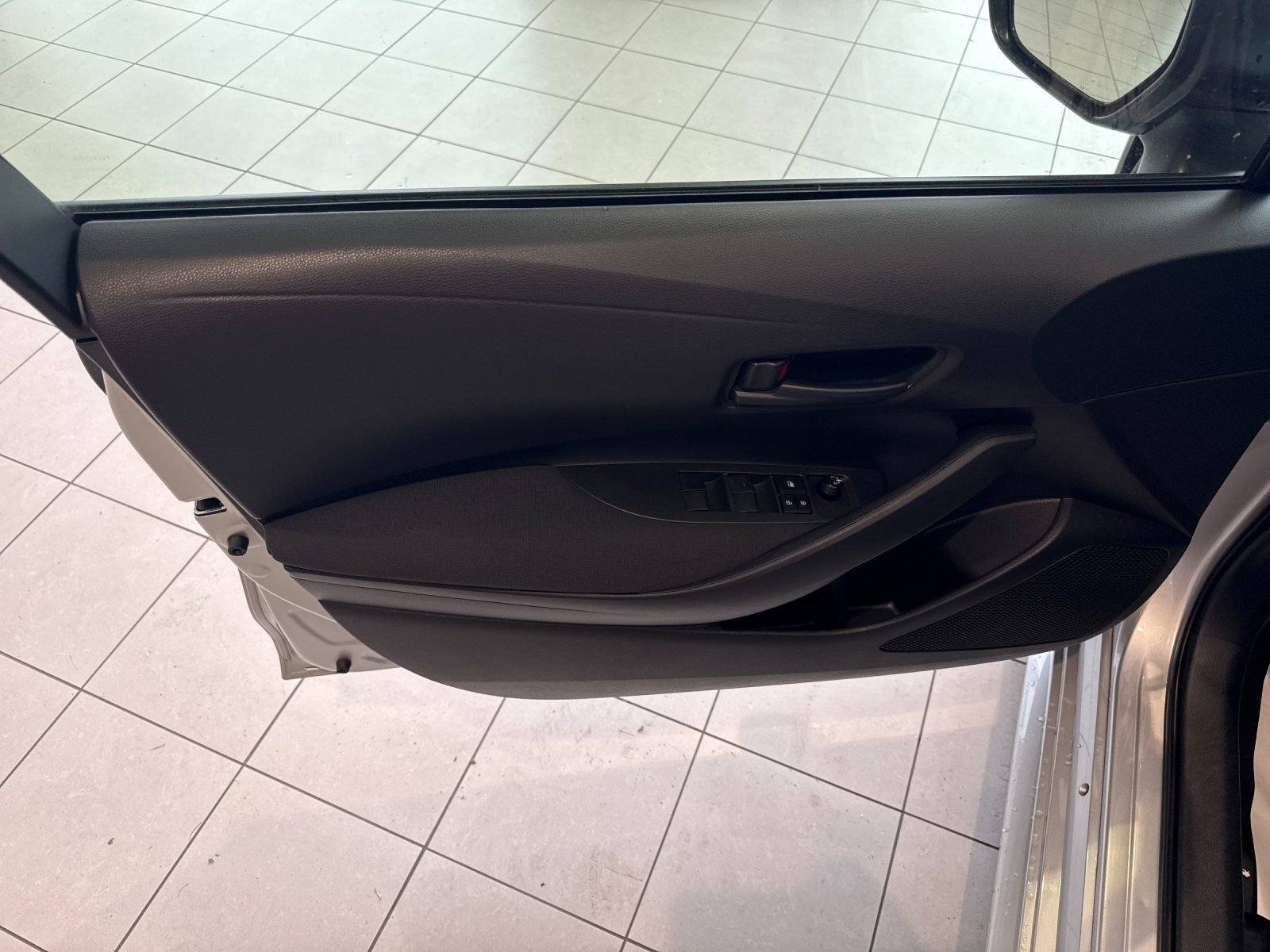 Used 2025 Toyota Corolla LE FWD image 11