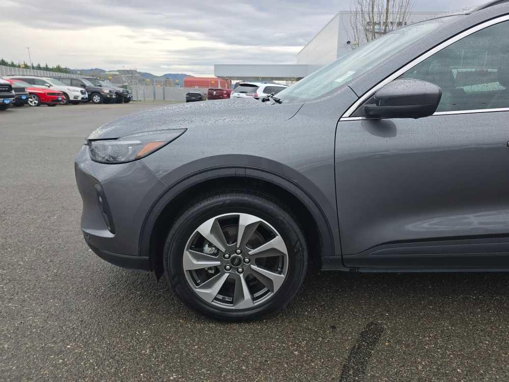 Used 2024 Ford Escape Platinum image 18