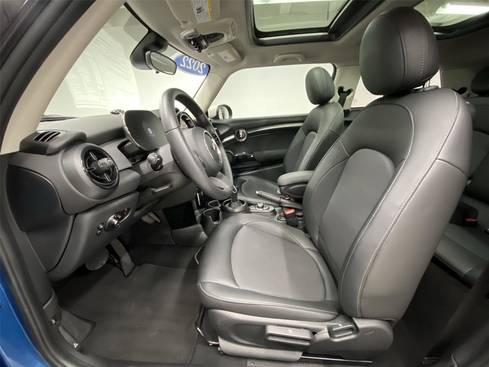 Used 2022 MINI Cooper 2-Door Hardtop FWD image 17