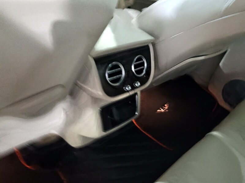 Used 2020 Bentley Bentayga AWD/4WD image 32