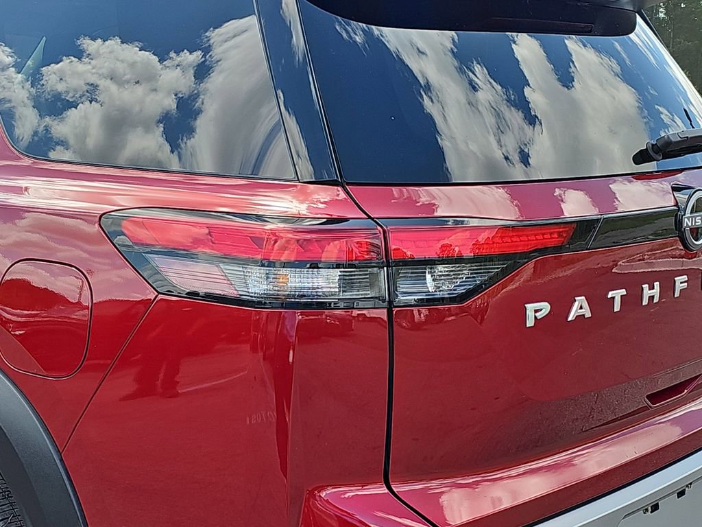 Used 2024 Nissan Pathfinder Platinum w/ Cargo Package image 39