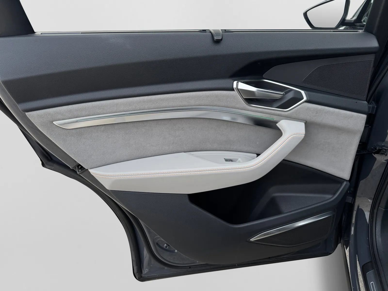 Used 2024 Audi Q8 e-tron Prestige w/ Prestige Package image 26