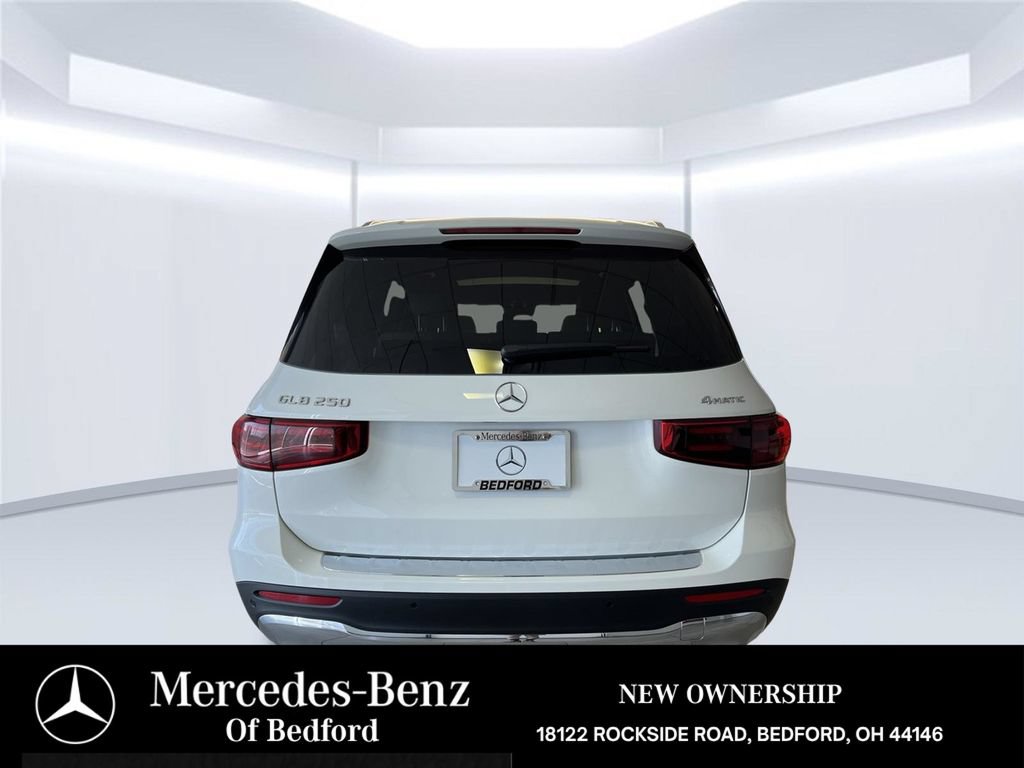 Used 2026 Mercedes-Benz GLB 250 4MATIC image 4