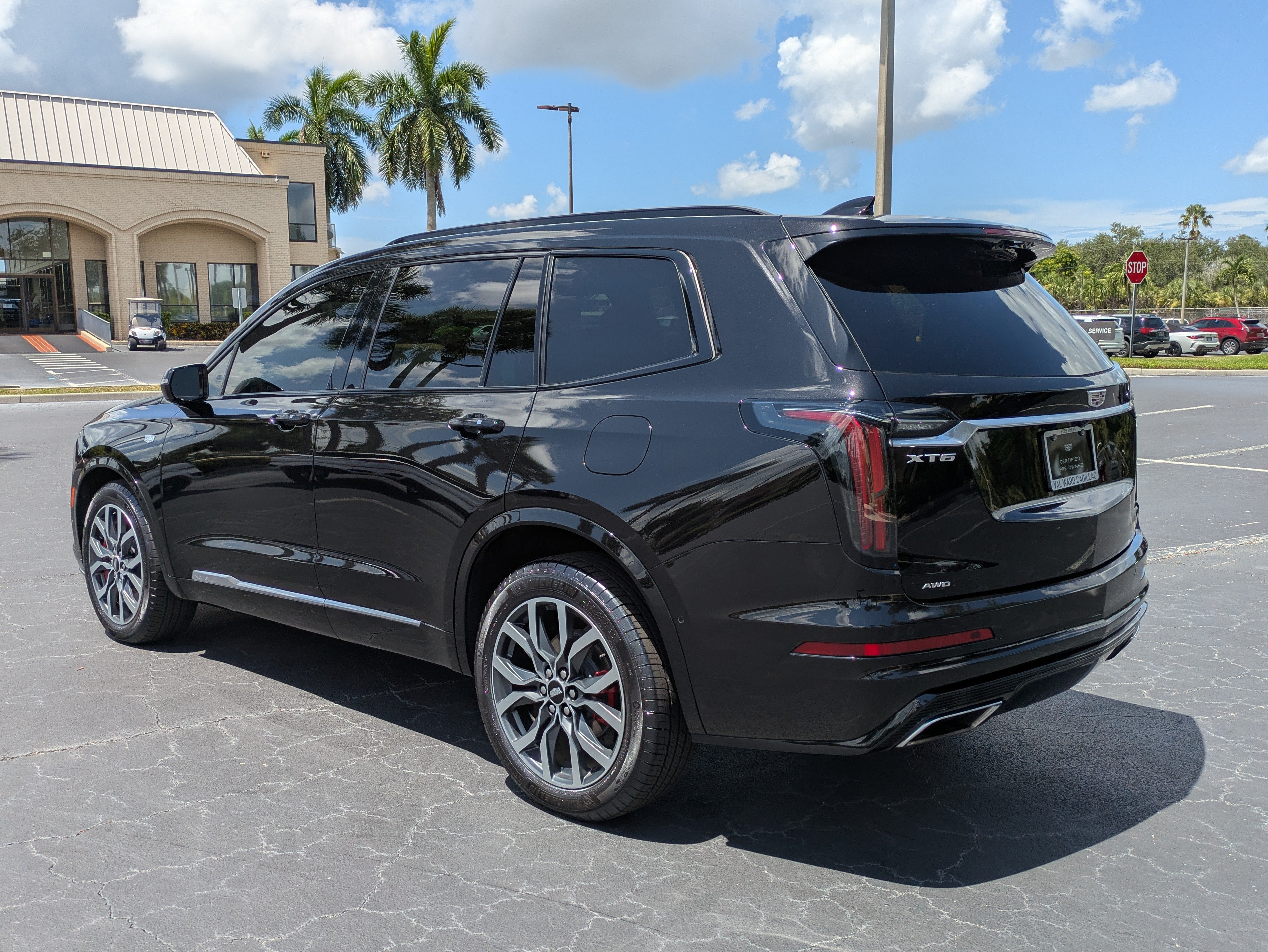 Used 2023 Cadillac XT6 Sport w/ Technology Package AWD/4WD image 4