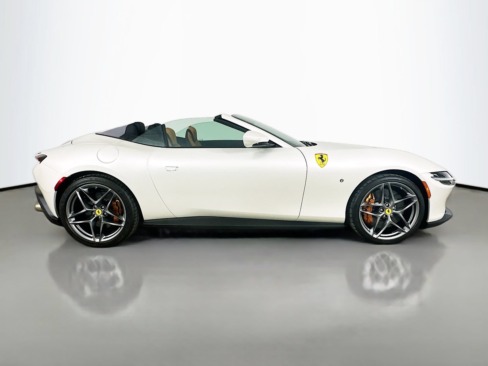 Used 2024 Ferrari Roma Spider RWD image 4
