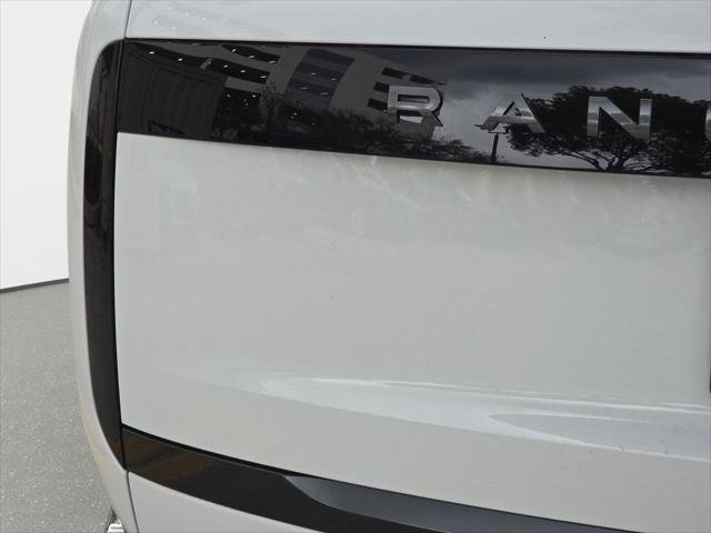 Used 2025 Land Rover Range Rover SE AWD/4WD image 28