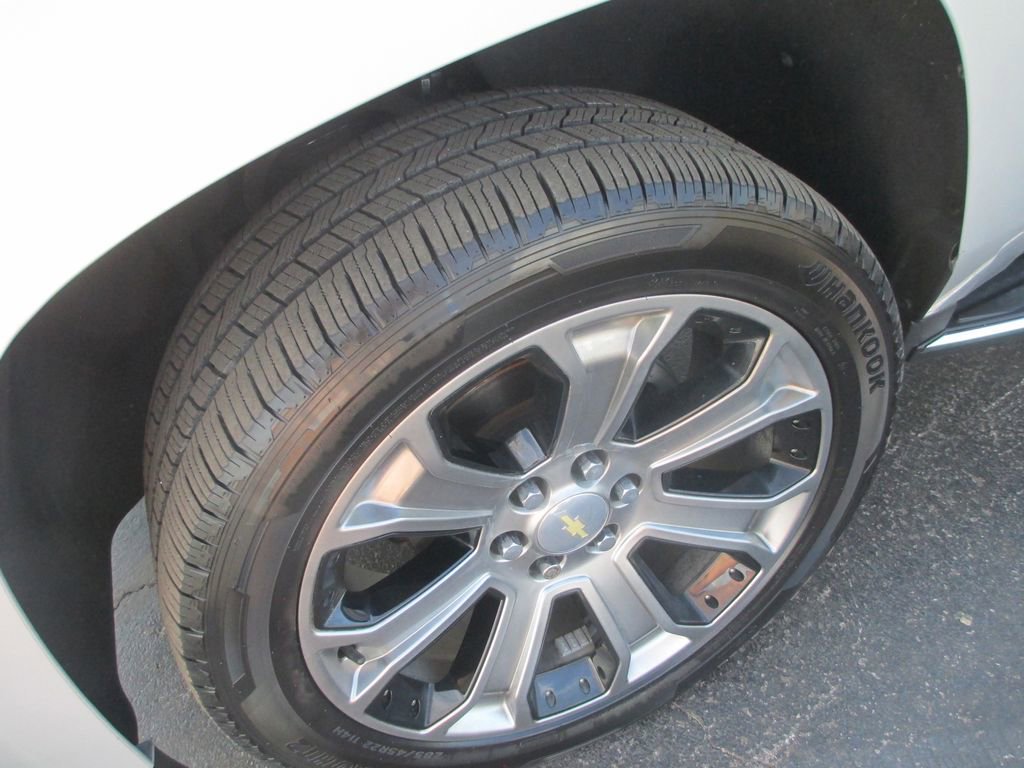 Used 2018 Chevrolet Suburban Premier image 14