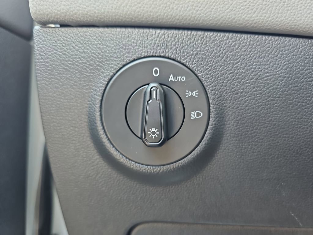 Used 2022 Volkswagen Taos SE w/ Panoramic Sunroof Package image 28