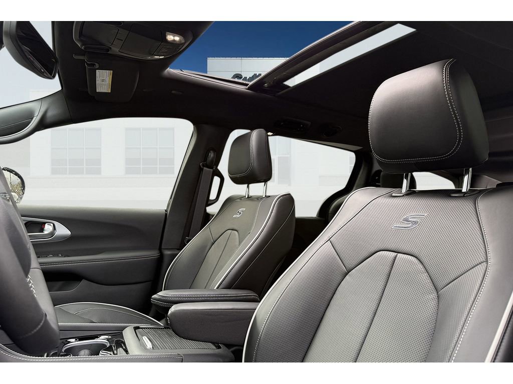 New 2026 Chrysler Pacifica Limited w/ S Appearance Package image 14
