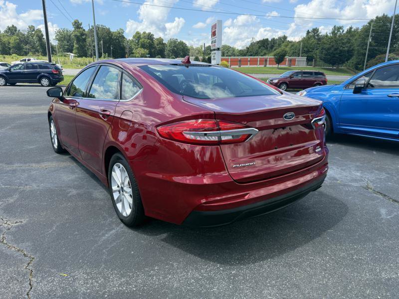Used 2019 Ford Fusion SE FWD image 3