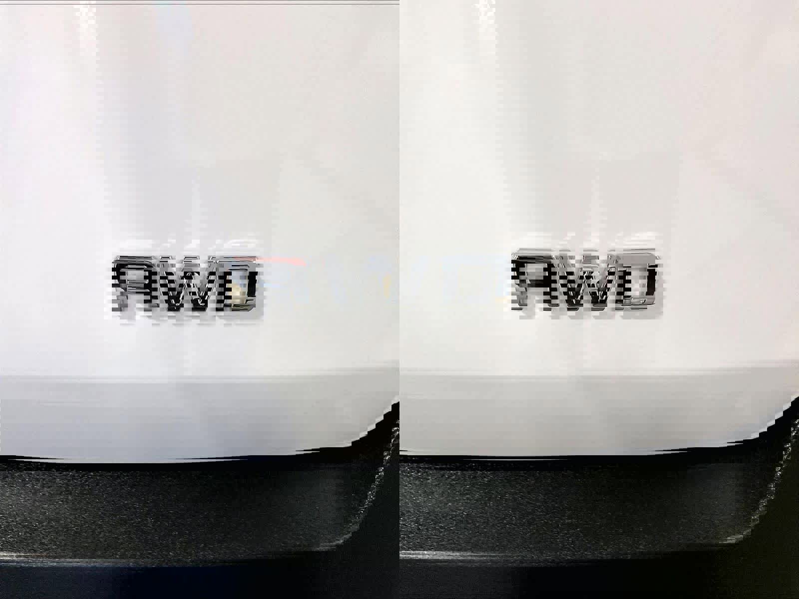 Used 2023 Chevrolet Traverse LT image 30