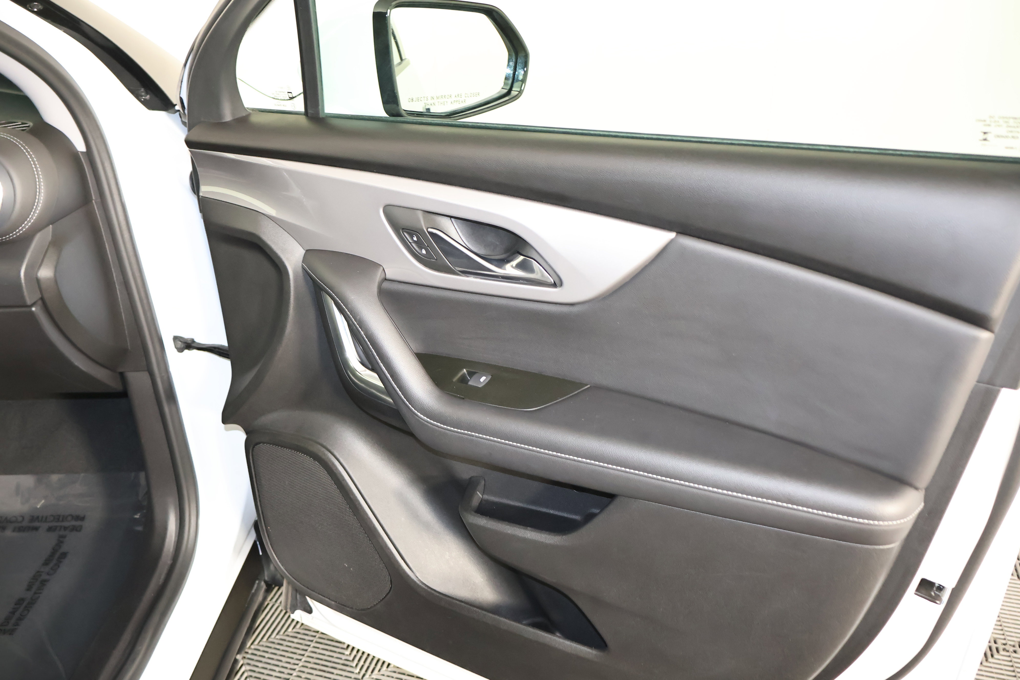 Used 2025 Chevrolet Blazer LT image 39