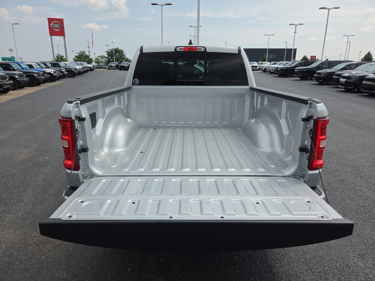 New 2026 RAM 1500 Laramie w/ Sport Appearance Package AWD/4WD image 7