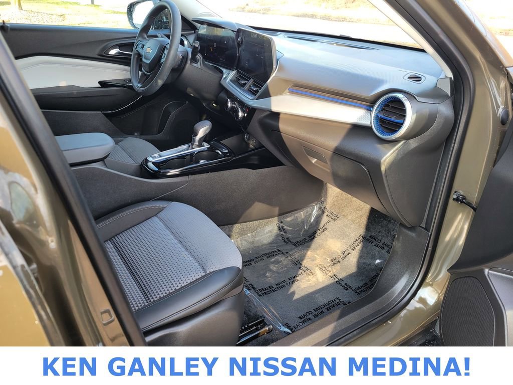 Used 2024 Chevrolet Trax LT image 50