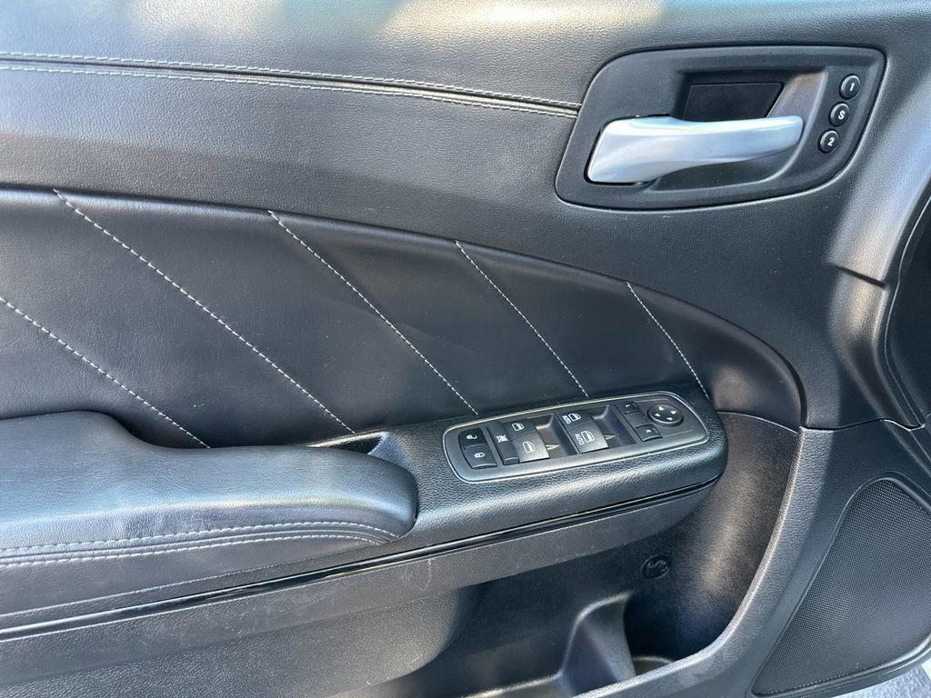 Used 2022 Dodge Charger SXT w/ Plus Group RWD image 10