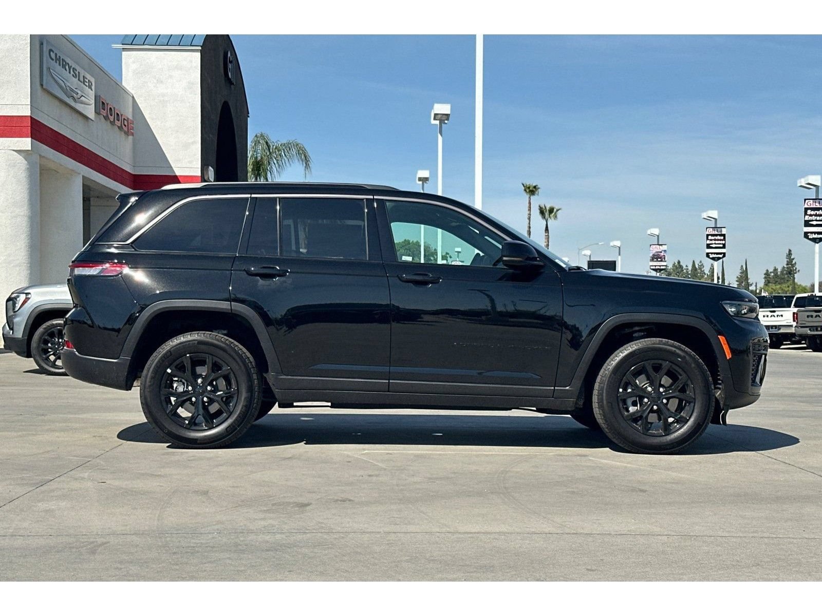 New 2026 Jeep Grand Cherokee Altitude AWD/4WD image 9