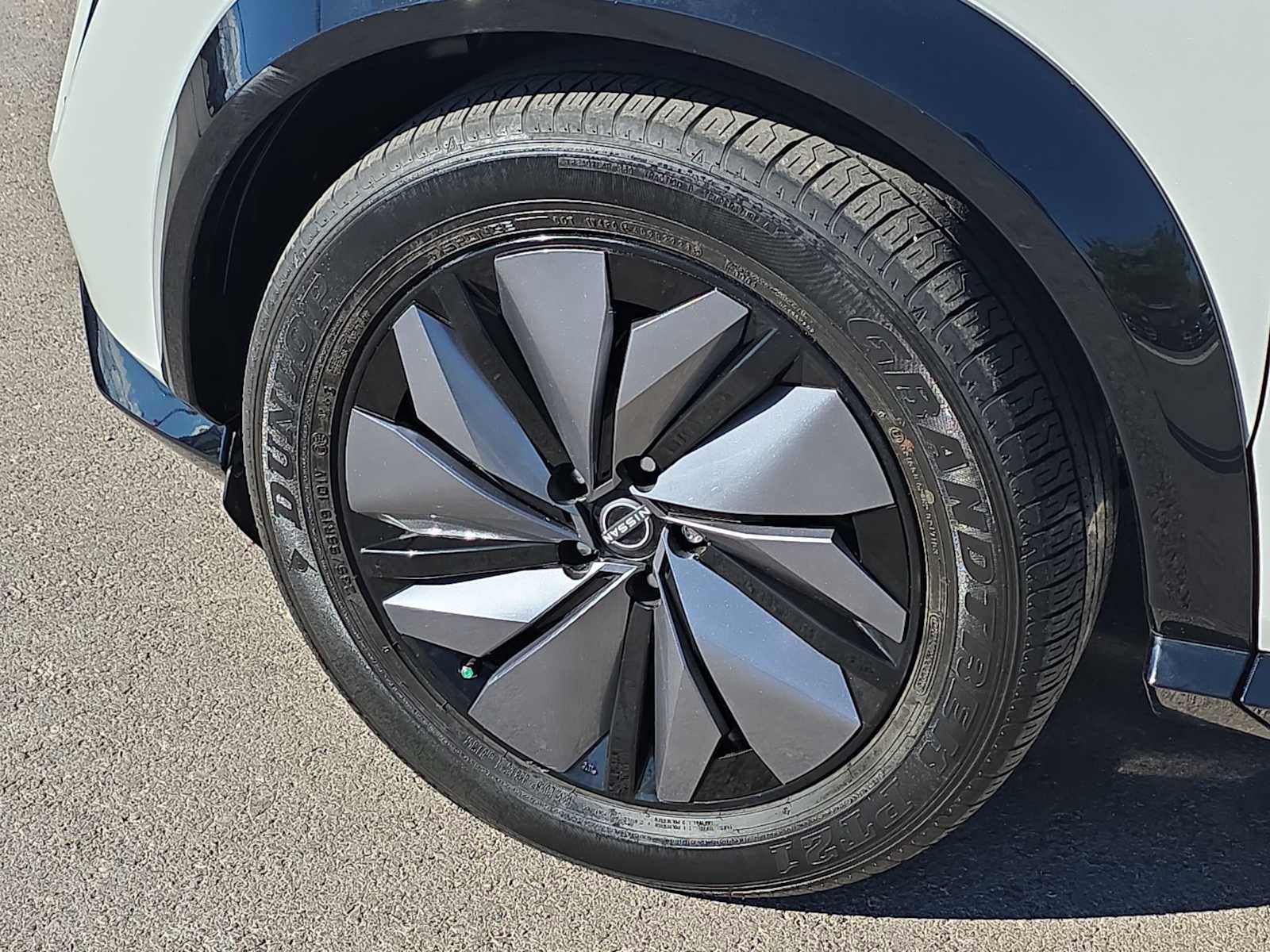 Used 2023 Nissan Ariya AWD image 11