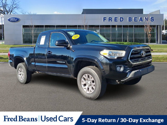 Used 2016 Toyota Tacoma SR5 w/ SR5 Appearance Package (DM)