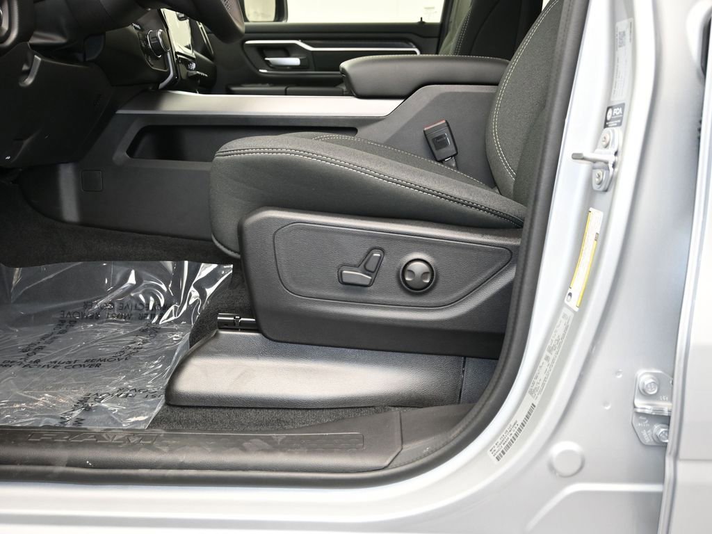 New 2026 RAM 1500 4x4 Crew Cab image 22