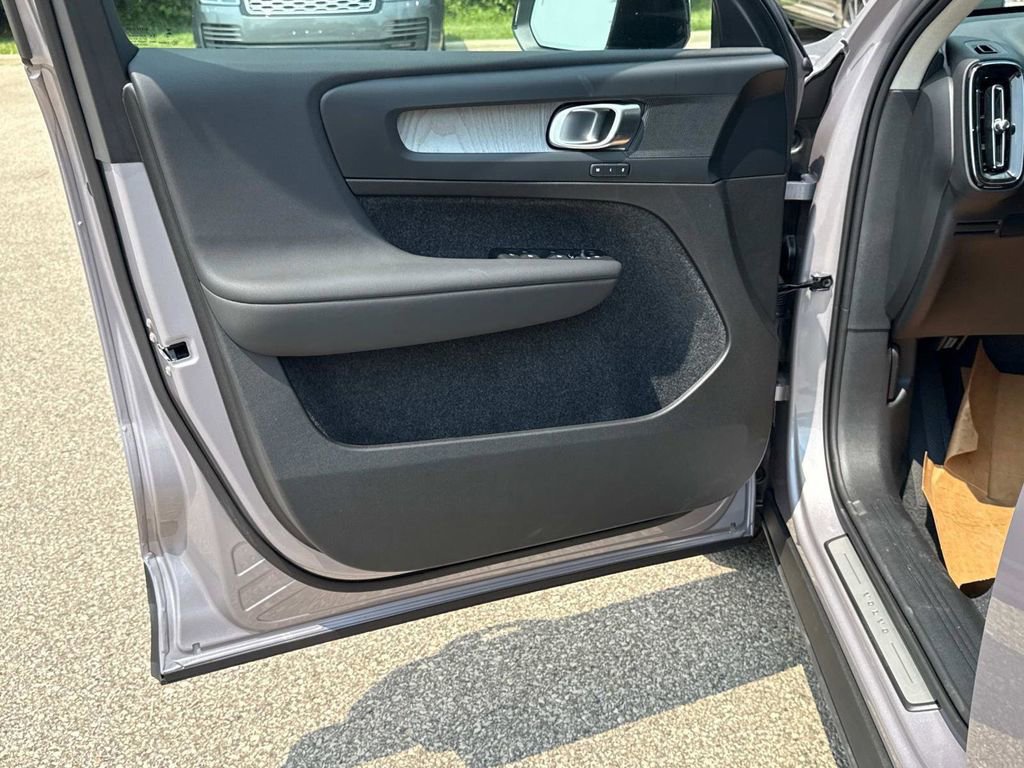 Used 2026 Volvo XC40 B5 Plus w/ Protection Package Premier image 17