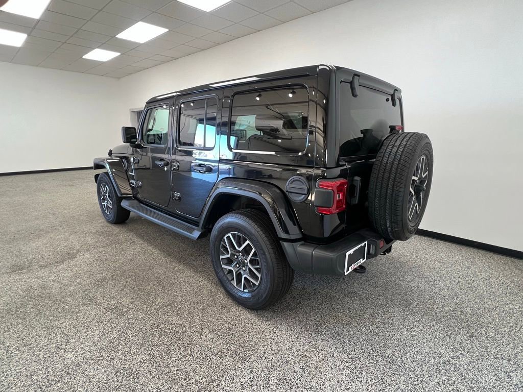 Used 2024 Jeep Wrangler Unlimited Sahara AWD/4WD image 18
