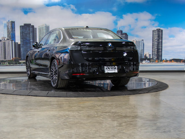 Used 2027 BMW 740i xDrive AWD/4WD image 7
